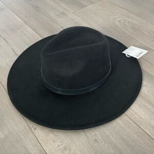 NWT Wide Brim Felt Hat - Black